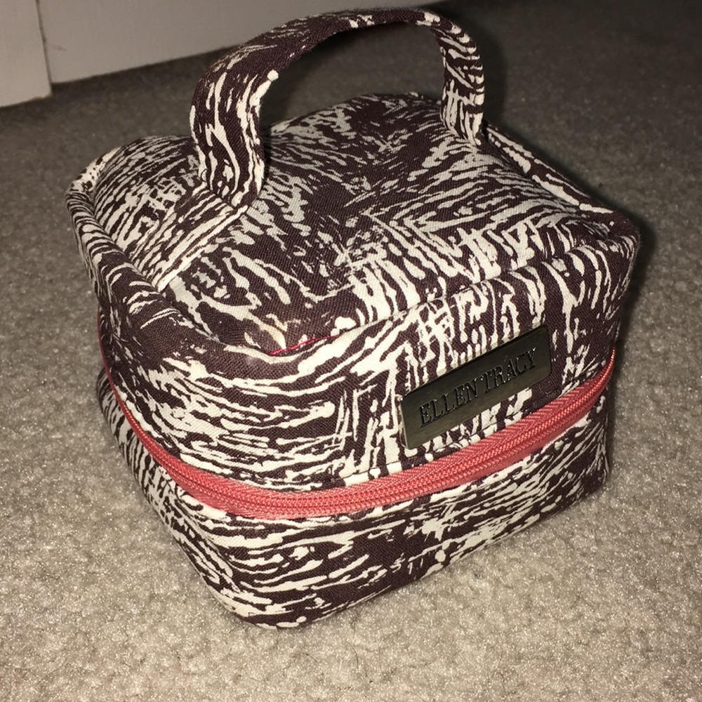 Small accessory travel bag